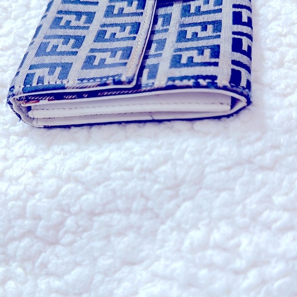 Fendi wallet made in Italy luxury item - Picture 7 of 7